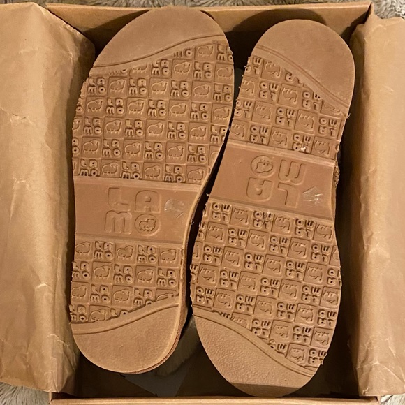 Lamo Tan Suede Leather Boots Size 8 Like New - Picture 2 of 4